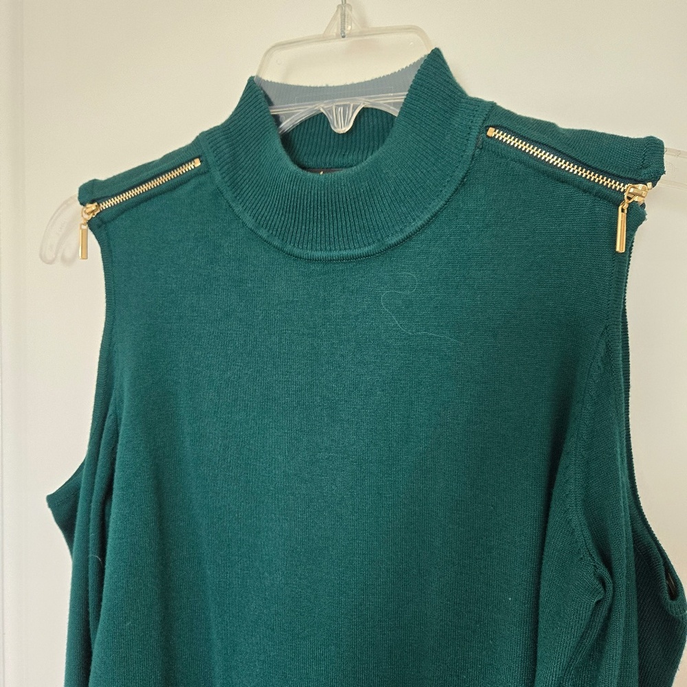 women"s size S Hunter Green cold shoulder sweater